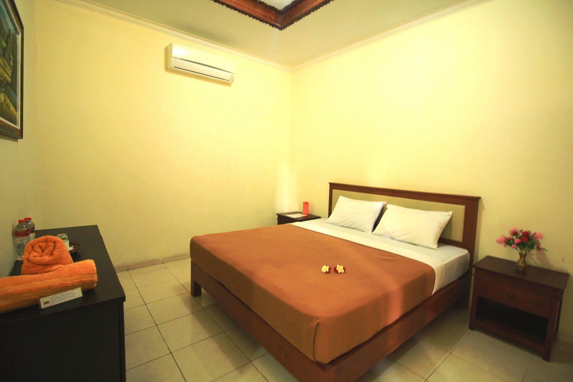 Lovina Beach Hotel Екстериор снимка